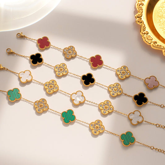 Elegante Bracciale a Quadrifoglio con Intarsi di Strass in Acciaio al Titanio, Design Regolabile a Due Vie per Donna