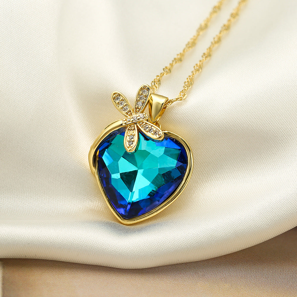 Collana da donna a forma di farfalla e cuore, minimalista, in rame placcato oro 18 carati con intarsi in zirconi