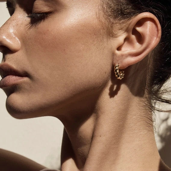 Orecchini a cerchio a spirale geometrica attorcigliata da donna in acciaio inossidabile con placcatura in oro 18 carati