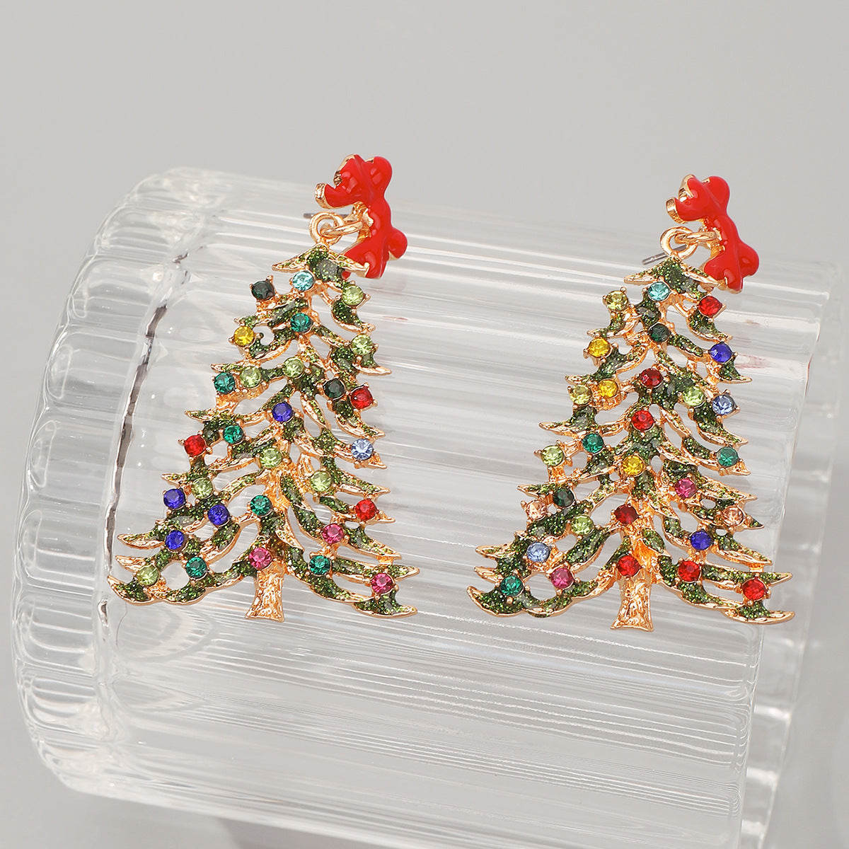 Pendientes geométricos de aleación, dulces y atrevidos, con incrustaciones de pedrería y diseño de árbol de Navidad y estrella para mujer