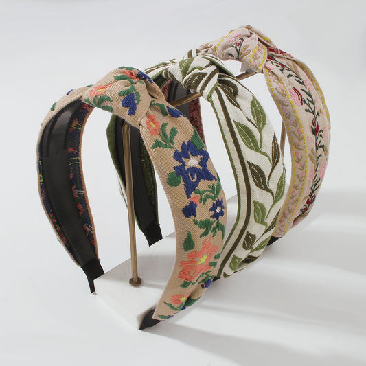 Minimalist Fabric Hairband with Embroidered Floral and Leaf Motif for Women