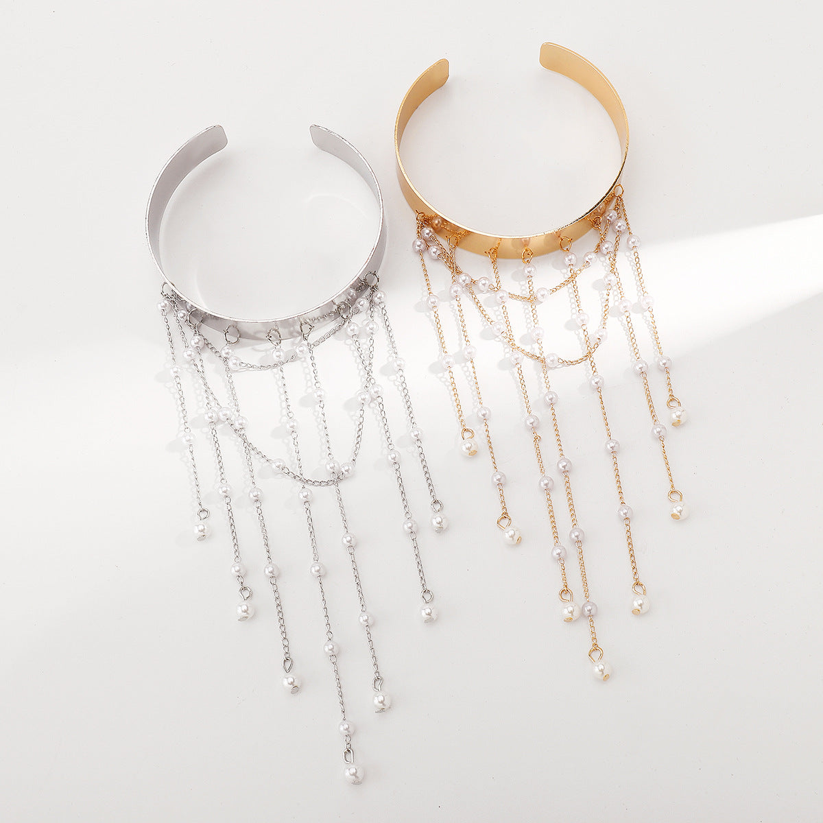 Bracciale con perle a frange bohémien per donna con base in ferro placcato e perle finte