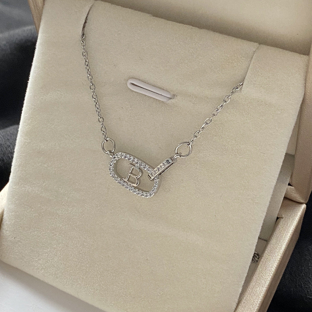 Elegante Collana con Ciondolo a Farfalla Floreale in Acciaio al Titanio, Rame Placcato e Zirconia Micro-Incastonata su Catena ad O per Uomo e Donna