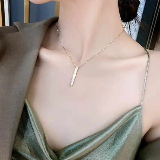 Collar Colgante Minimalista Geométrico de Acero Titanio con Cadena Grabada para Mujer