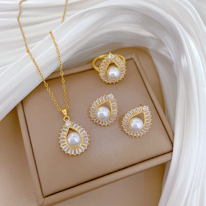 Sweet Luxury Teardrop Moon Rhinestone Pearl Brass Pendant Titanium Steel Necklace for Unisex