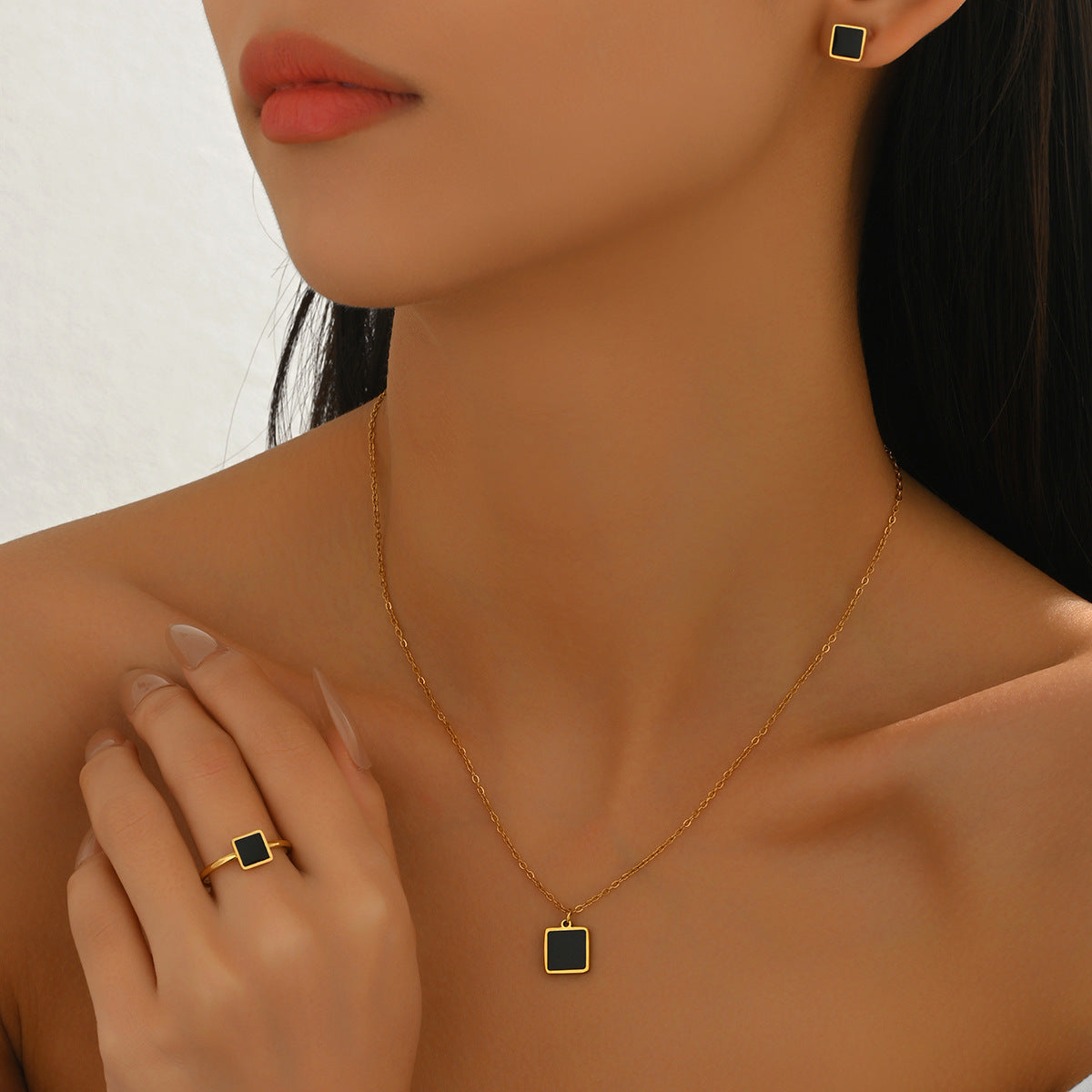 Set collana lunga con inserto in acrilico a quadrato geometrico per donna con orecchini e bracciale abbinati