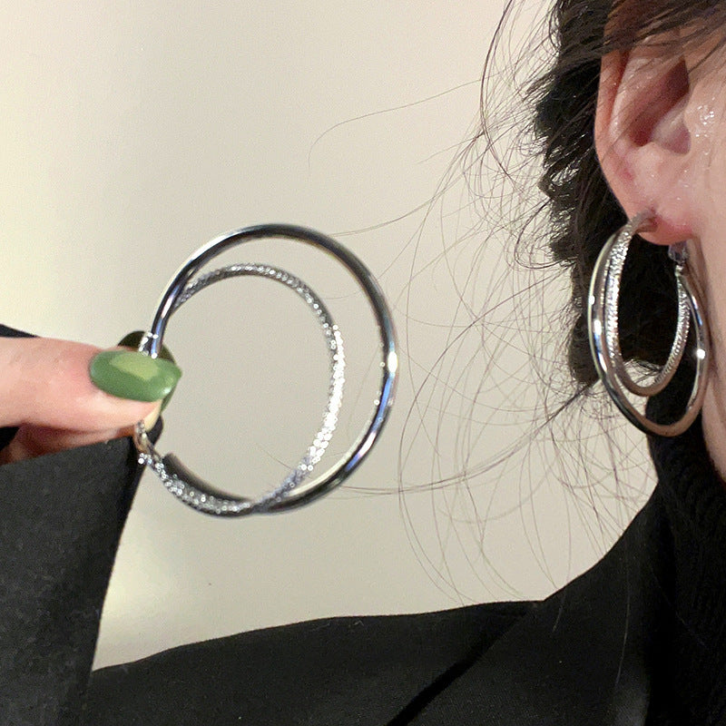 Orecchini a cerchio geometrici rotondi minimalisti da donna con base in rame placcato oro e perni in argento sterling 925, gioielli eleganti di lusso adatti all'ufficio