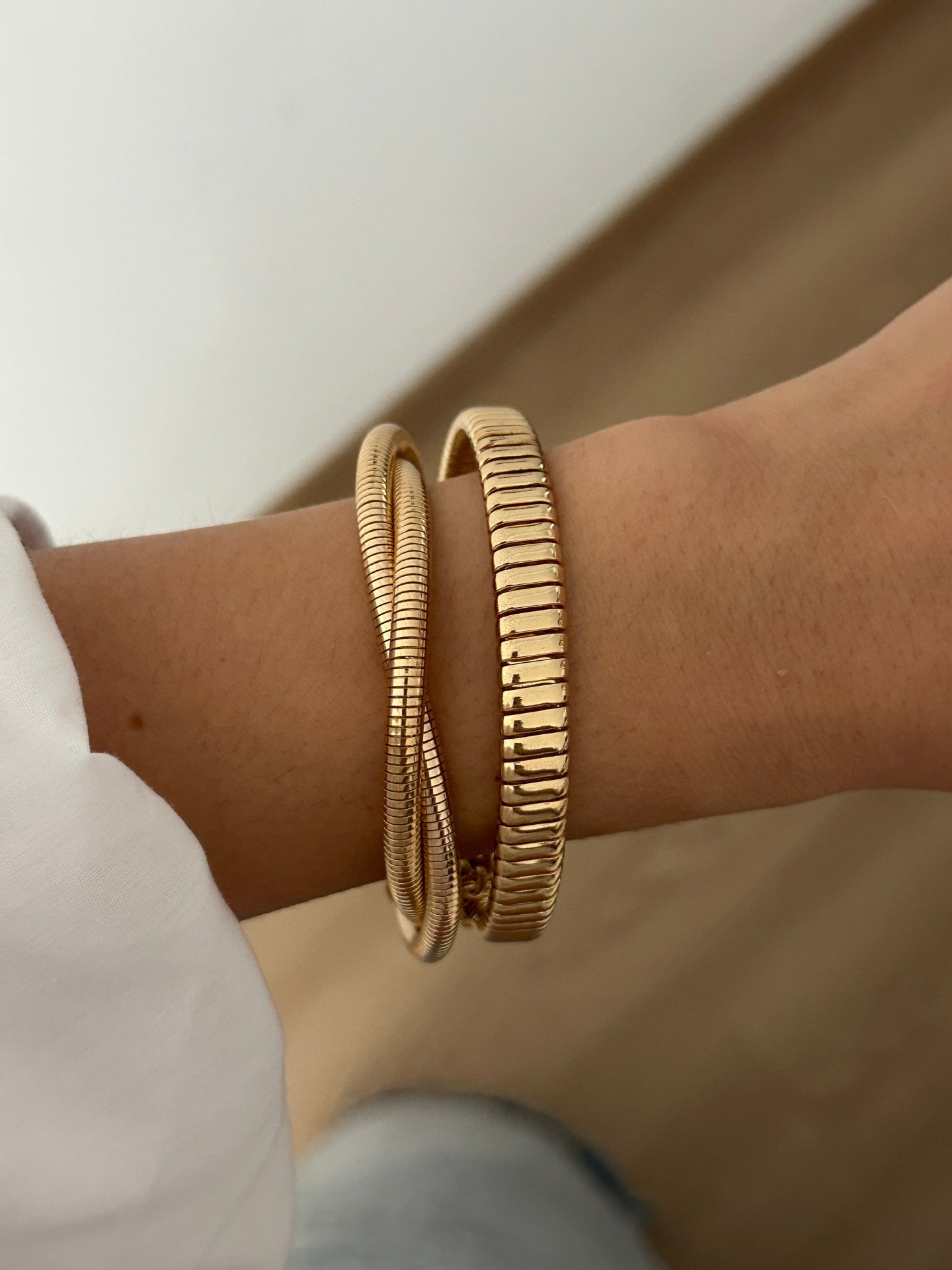 Bracciale rigido geometrico placcato spazzolato minimalista in lega per uomo e donna
