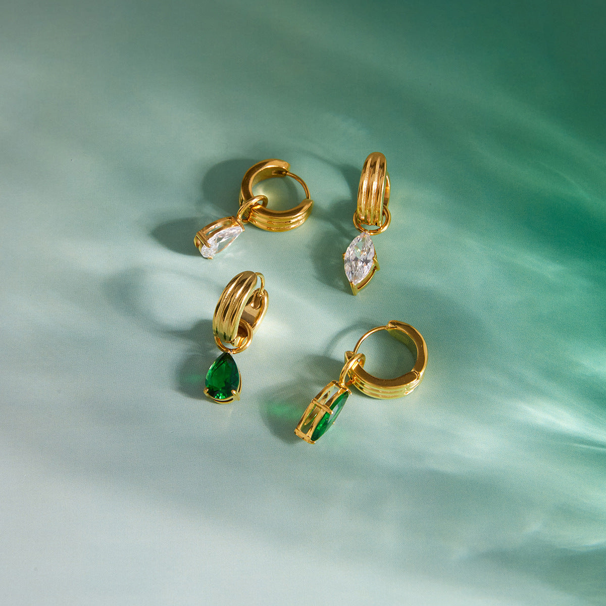 Elegantes Pendientes Geométricos de Acero Inoxidable con Acabado Chapado en Circonita Cúbica Verde para Mujer