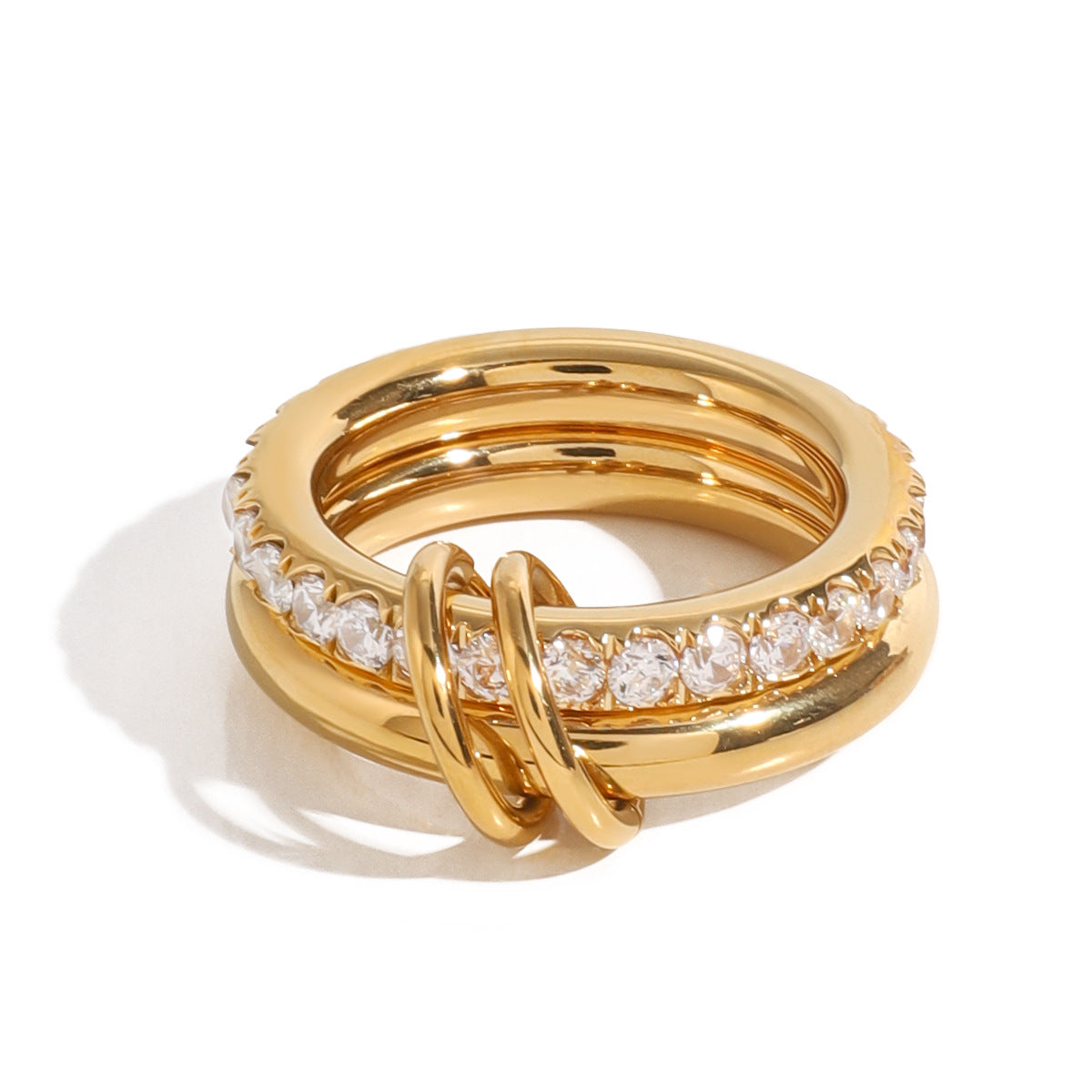 Anillo minimalista de acero de titanio chapado con acentos de diamantes de imitación para mujer