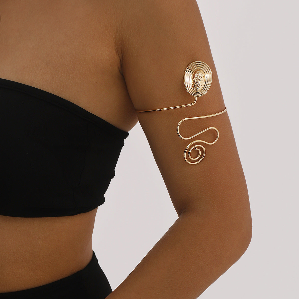 Bracciale geometrico a forma di stella in lega per donna con finitura placcata oro