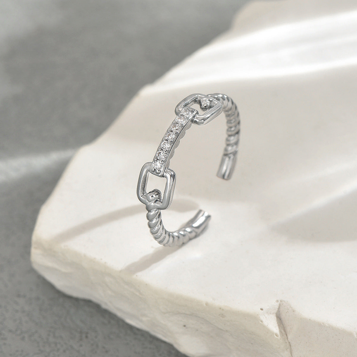 Anello a Fascia Aperta Minimalista Geometrico da Donna in Lega di Zinco con Intarsio in Zirconia Cubica