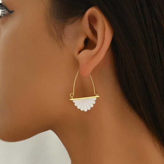 Pendientes de lujo minimalistas con incrustaciones de nácar en forma de abanico para mujer con postes de acero inoxidable