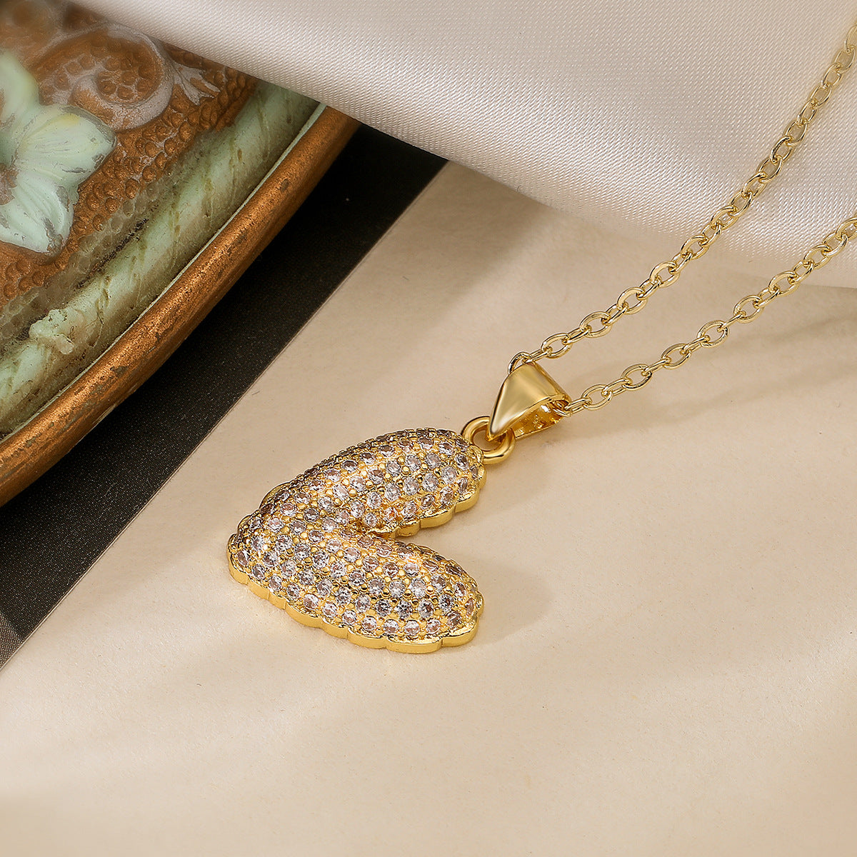 Elegant Minimalist Heart-Shaped Copper Pendant Necklace with 18K Gold Plating and Zircon for Women