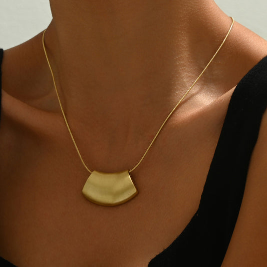 Sweet Fresh Minimalist Geometric Pendant Necklace for Women with Matte Finish and Electroplated Copper Chain