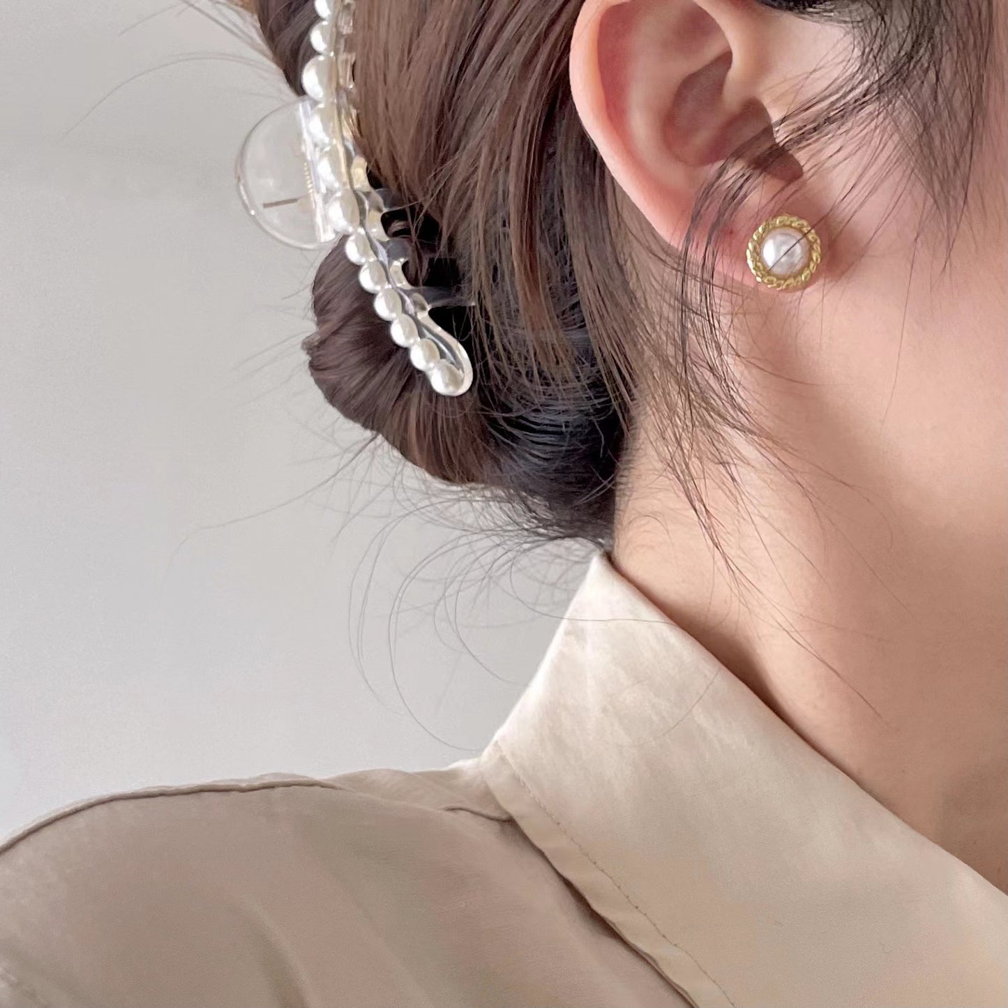 Sweet Fresh Style Teardrop-Shaped 925 Sterling Silver Pearl Stud Earrings with Pearl Inlay