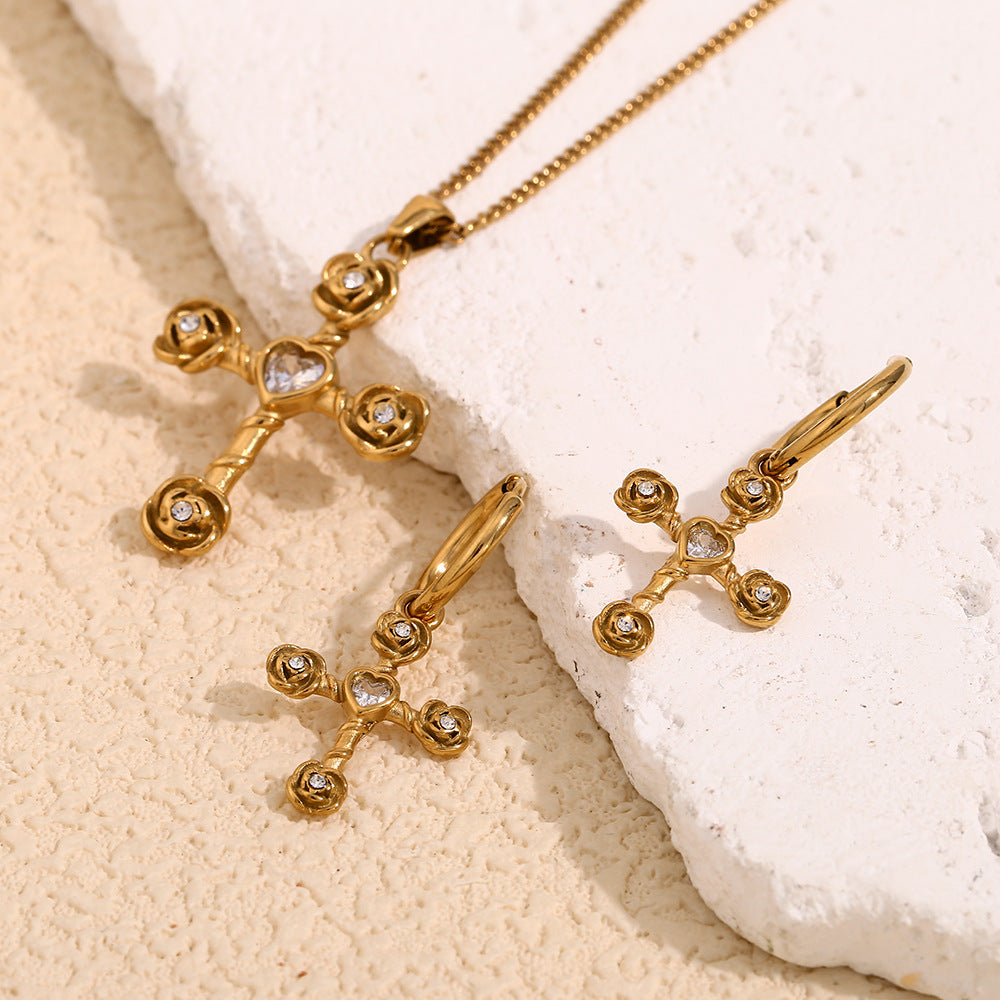 Collana con Pendente a Croce da Donna Stile Vintage in Acciaio Inossidabile con Placcatura in Oro 18K e Strass Bianchi
