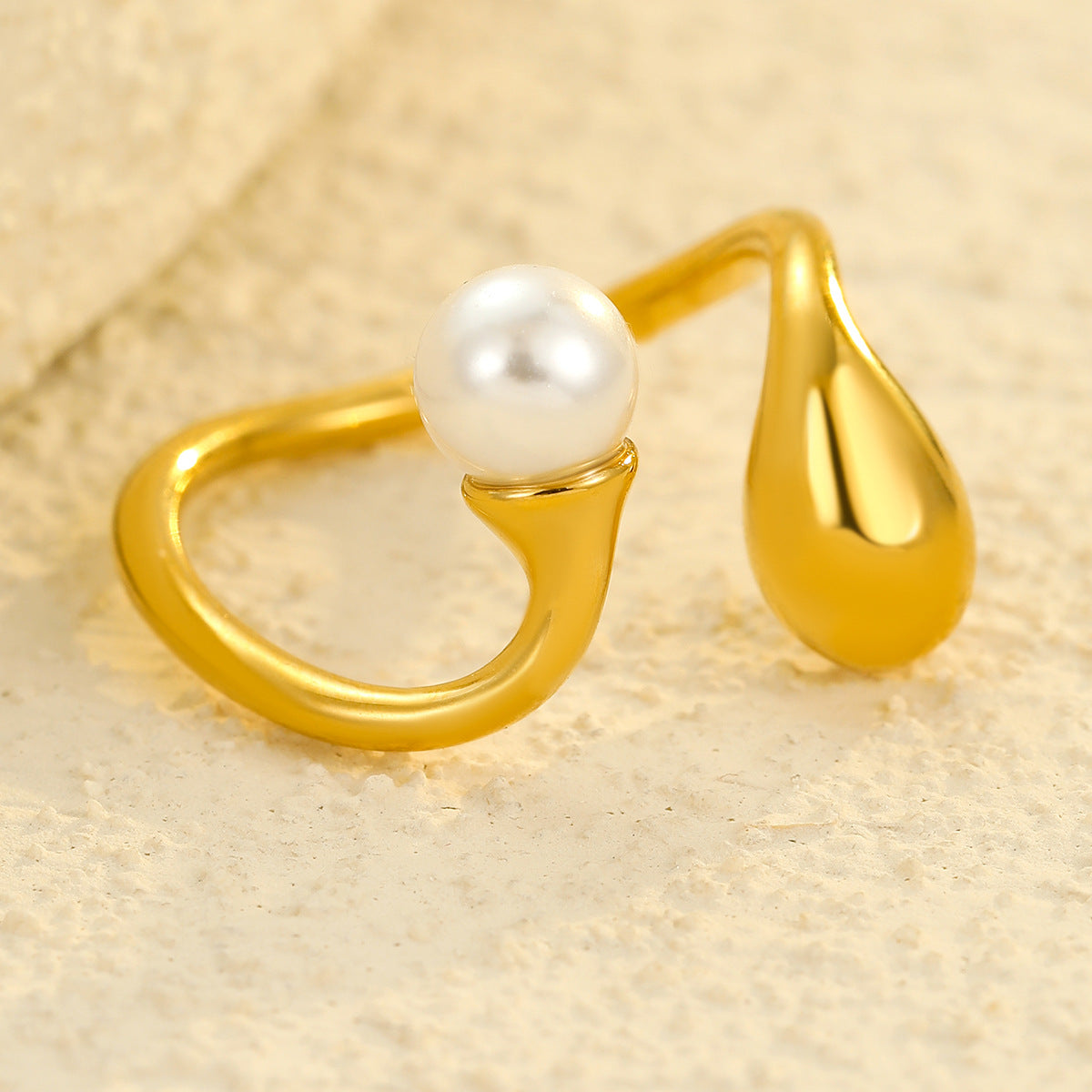 Anello geometrico minimalista in acciaio inossidabile con finitura perlescente da donna