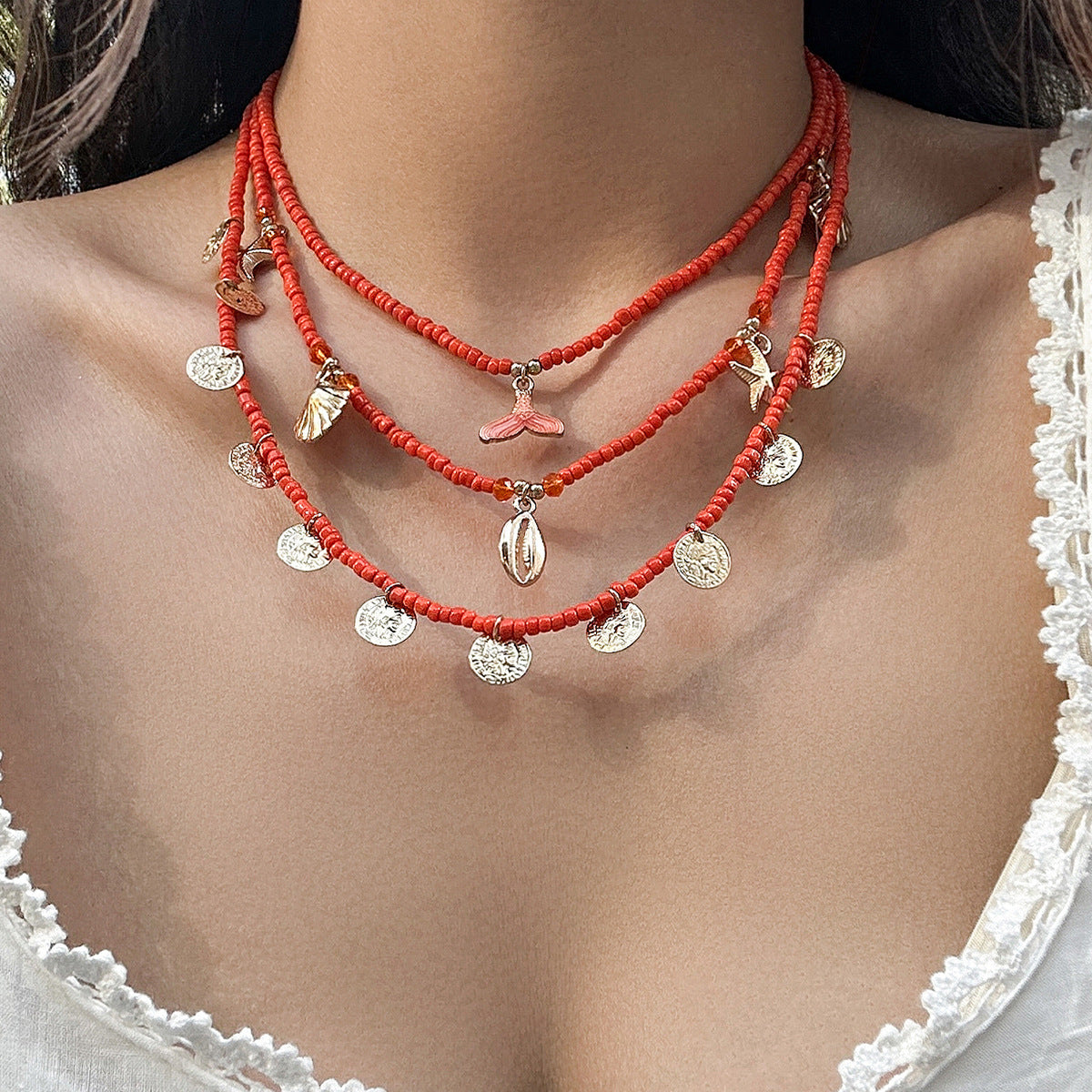 Collana con ciondolo a stella etnica e forme geometriche in lega per donna con finitura placcata, design a coda di pesce, paillettes, conchiglie, stelle marine e catena multistrato di perline