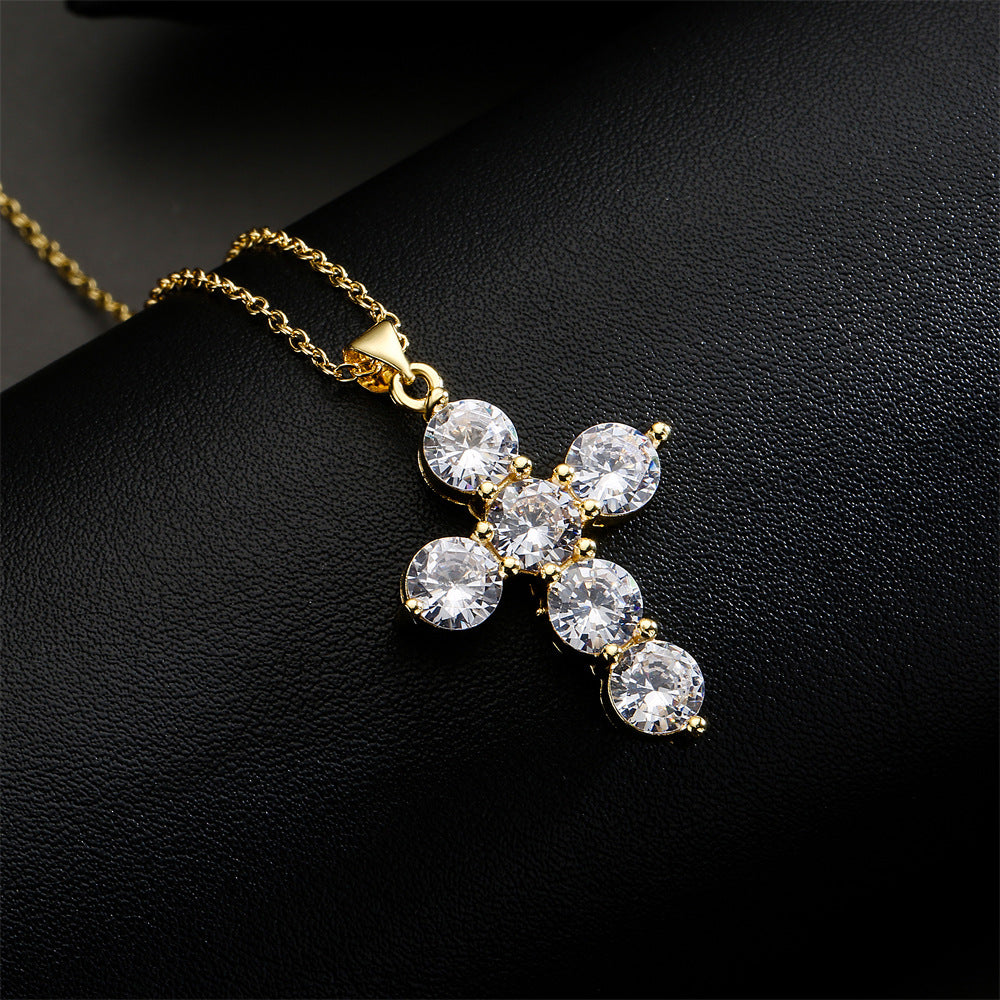 Collana con pendente geometrico da donna in rame placcato oro con zirconi micro-incastonati