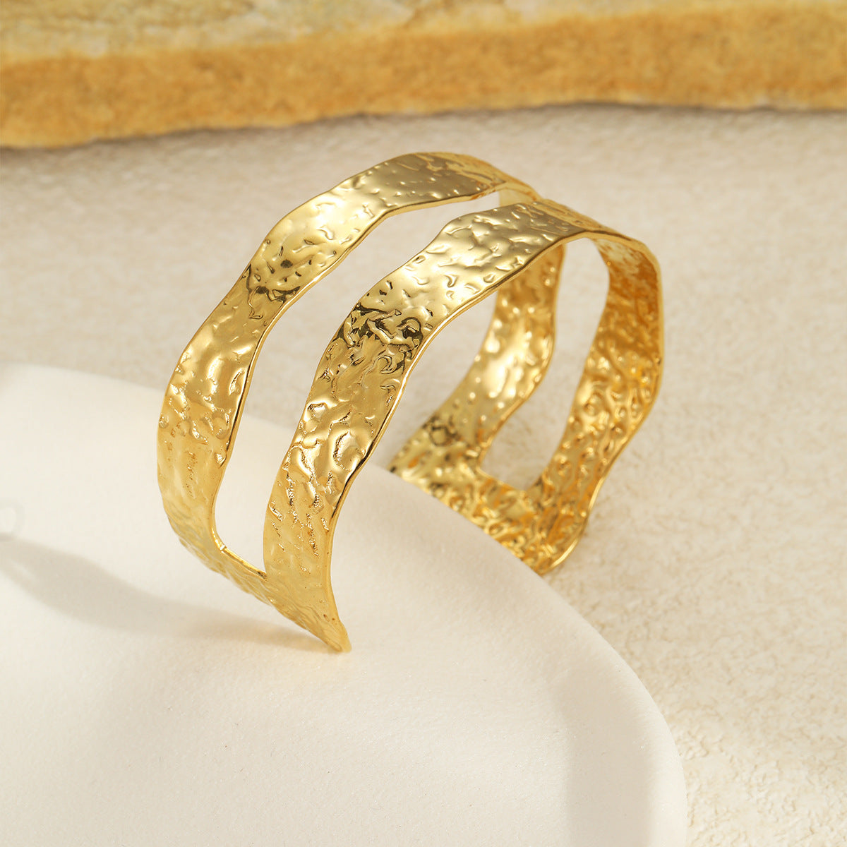 Bracciale Minimalista in Acciaio Inossidabile con Fiocco e Goccia, Placcato Oro 18K, Gioiello da Donna Elegante Stile Ufficio
