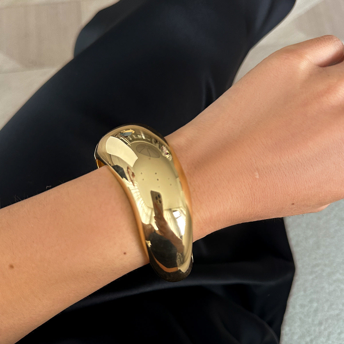Geometric Ins Style Polished Spring Bracelet for Women with Plated Alloy Band