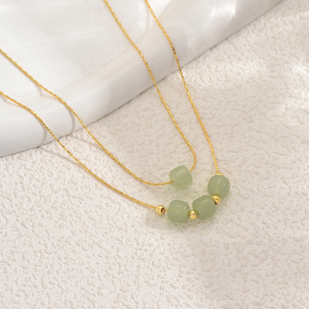 Set collana con ciondolo geometrico intrecciato con ciondolo in lega e catena a medaglione da donna