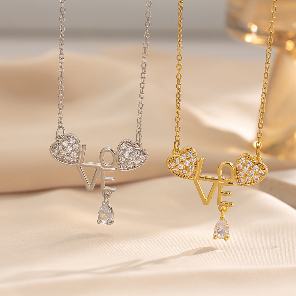 Collana con pendente minimalista a forma di cuore in acciaio al titanio con intarsio di strass e finitura lucida, stile medaglione con catena a serpente per donna