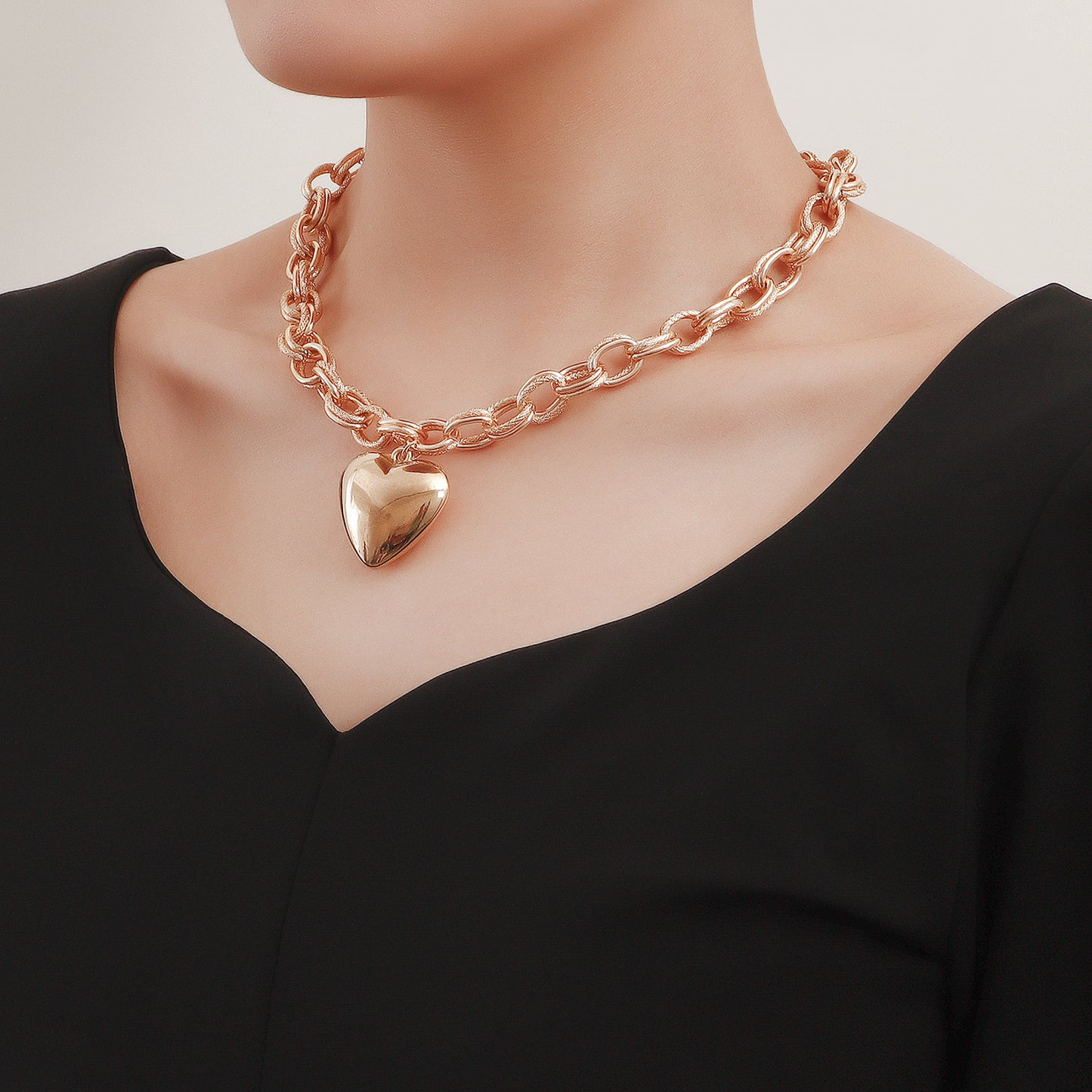 Minimalist Heart-Shaped Alloy Pendant Necklace with Plated Finish for Women Choker Style