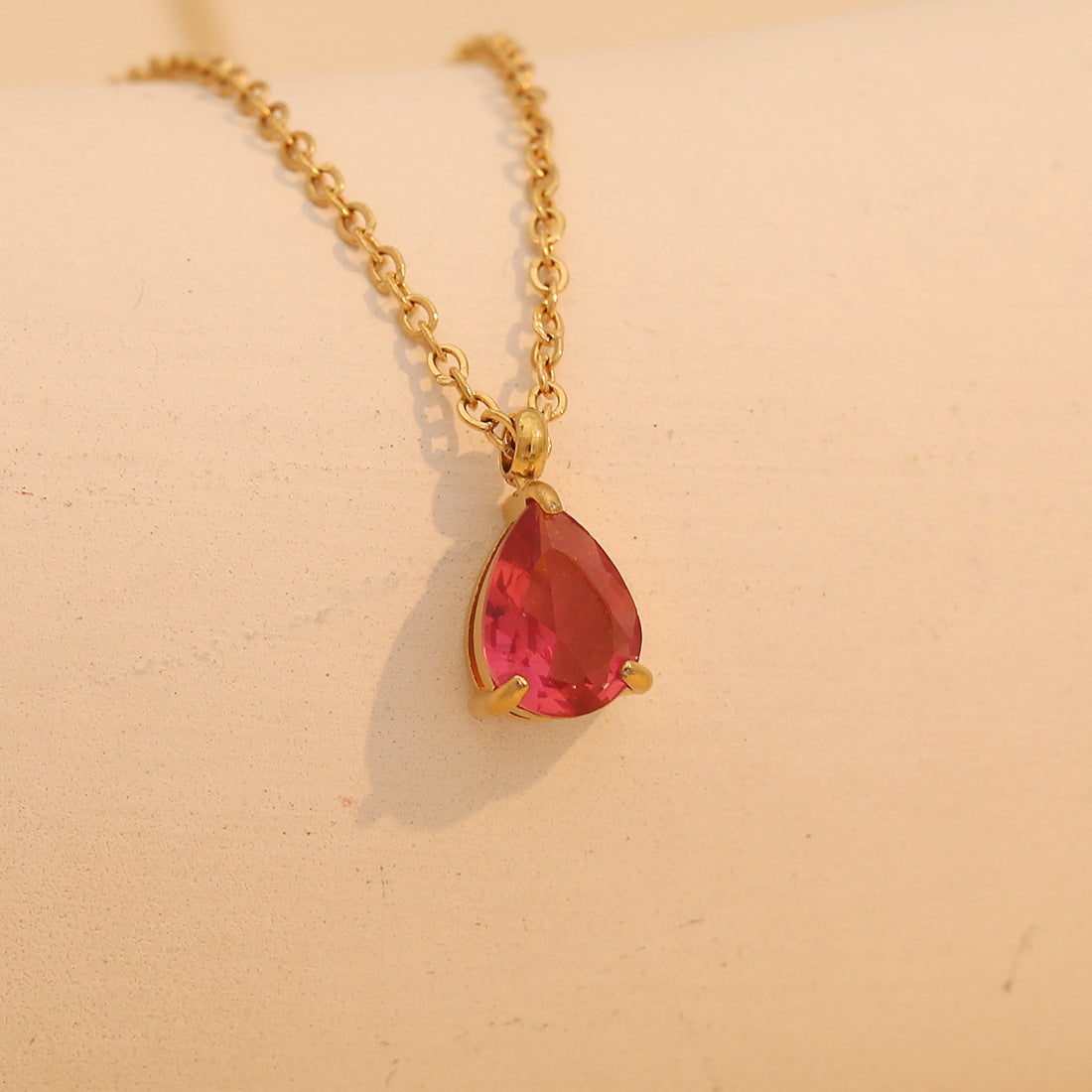 Collana con pendente da donna in acciaio inossidabile a forma di goccia d'acqua, placcata e alla moda
