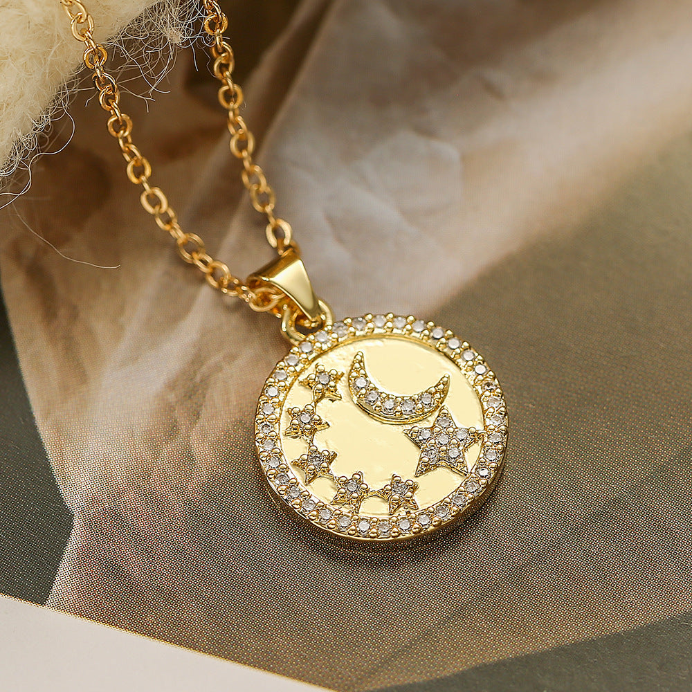 Collana Pendente Minimalista con Stella e Luna da Donna in Rame Placcato Oro, Design Geometrico Rotondo e Intarsio di Strass