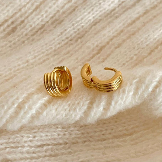 Pendientes de tuerca geométricos minimalistas de plata en plata de ley 925 con acabado chapado