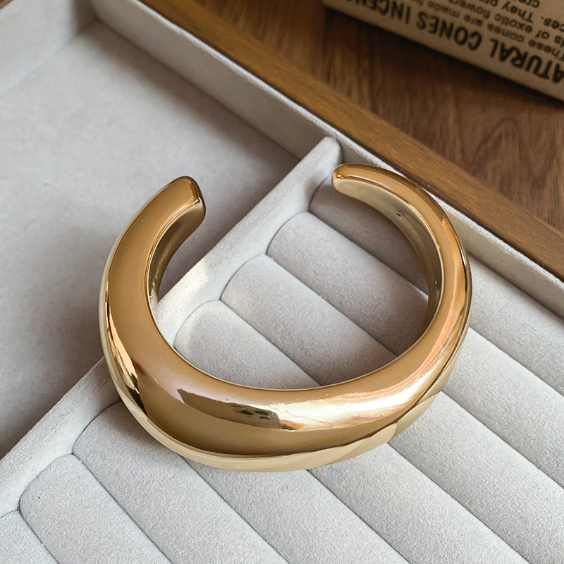 Bracciale rigido in acrilico fatto a mano da donna con design aperto irregolare, bracciale alla moda dalla forma circolare geometrica per l'ufficio e l'eleganza quotidiana