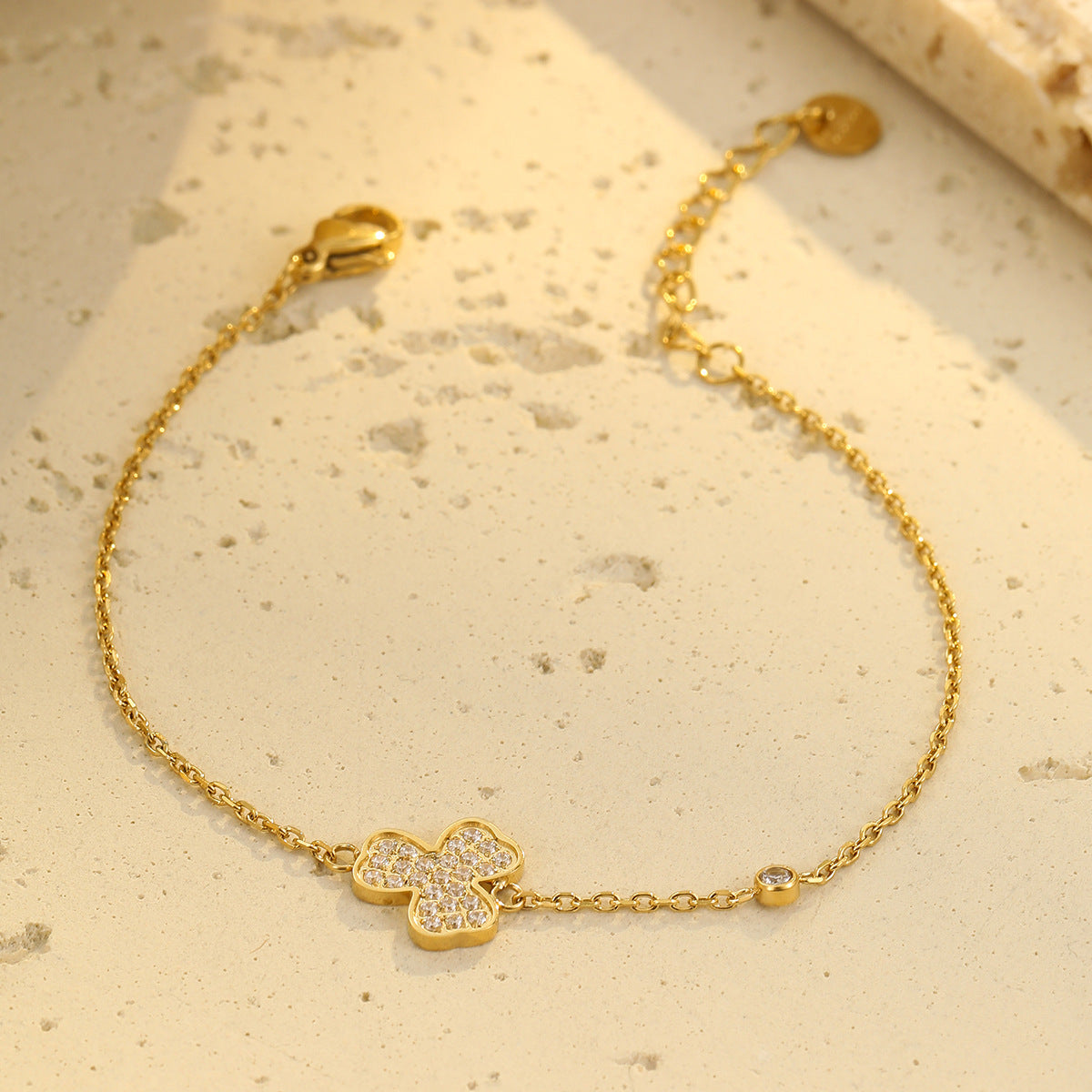 Minimalist Floral Dog Paw Stainless Steel Plated Bracelet for Women with Geometric Design and Luxury Finish