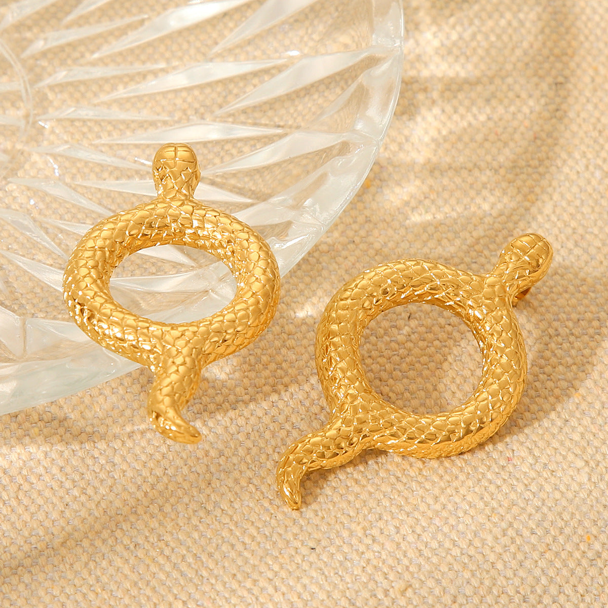 Orecchini a perno in acciaio inossidabile a forma di serpente stile Ins con placcatura in oro 18K, ipoallergenici in acciaio al titanio