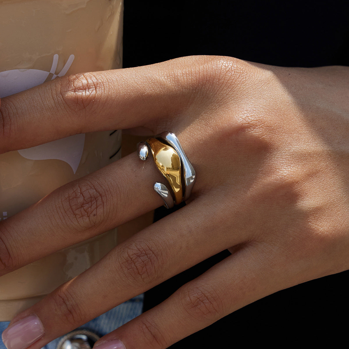 Anello da donna in acciaio inossidabile placcato oro 18 carati con geometria multicolore alla moda