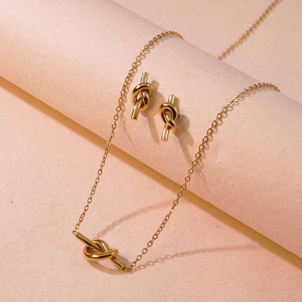 Collana da Donna Placcata con Nodo a Cuore in Acciaio Inossidabile Minimalista