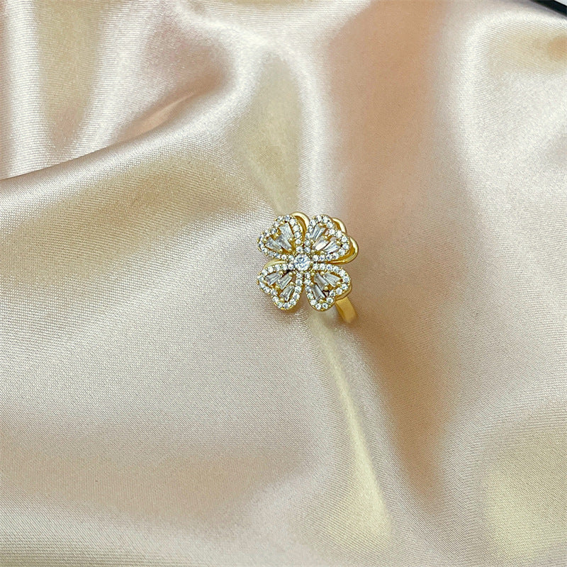Anello Minimalista a Cuore in Rame Placcato Oro 18K con Intarsio Completo di Strass per Donna