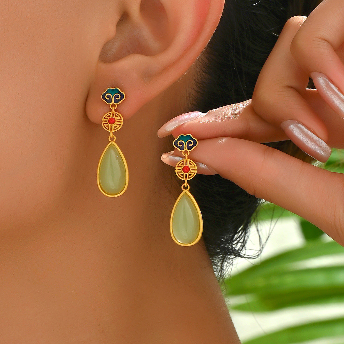 Pendientes retro geométricos artísticos para mujer con pintura esmaltada y diseño de patrón auspicioso en cobre con postes de acero inoxidable