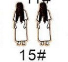Pendientes de madera de Halloween para niños con formas de fantasma, dulces, calabaza, cesta, gato negro, calavera, polilla, cabeza de alienígena y murciélago con diseño impreso