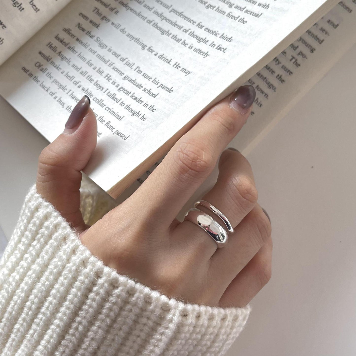 Anello da donna minimalista irregolare in argento a doppia trama, in argento sterling 925 con dettaglio di superficie concava-convessa