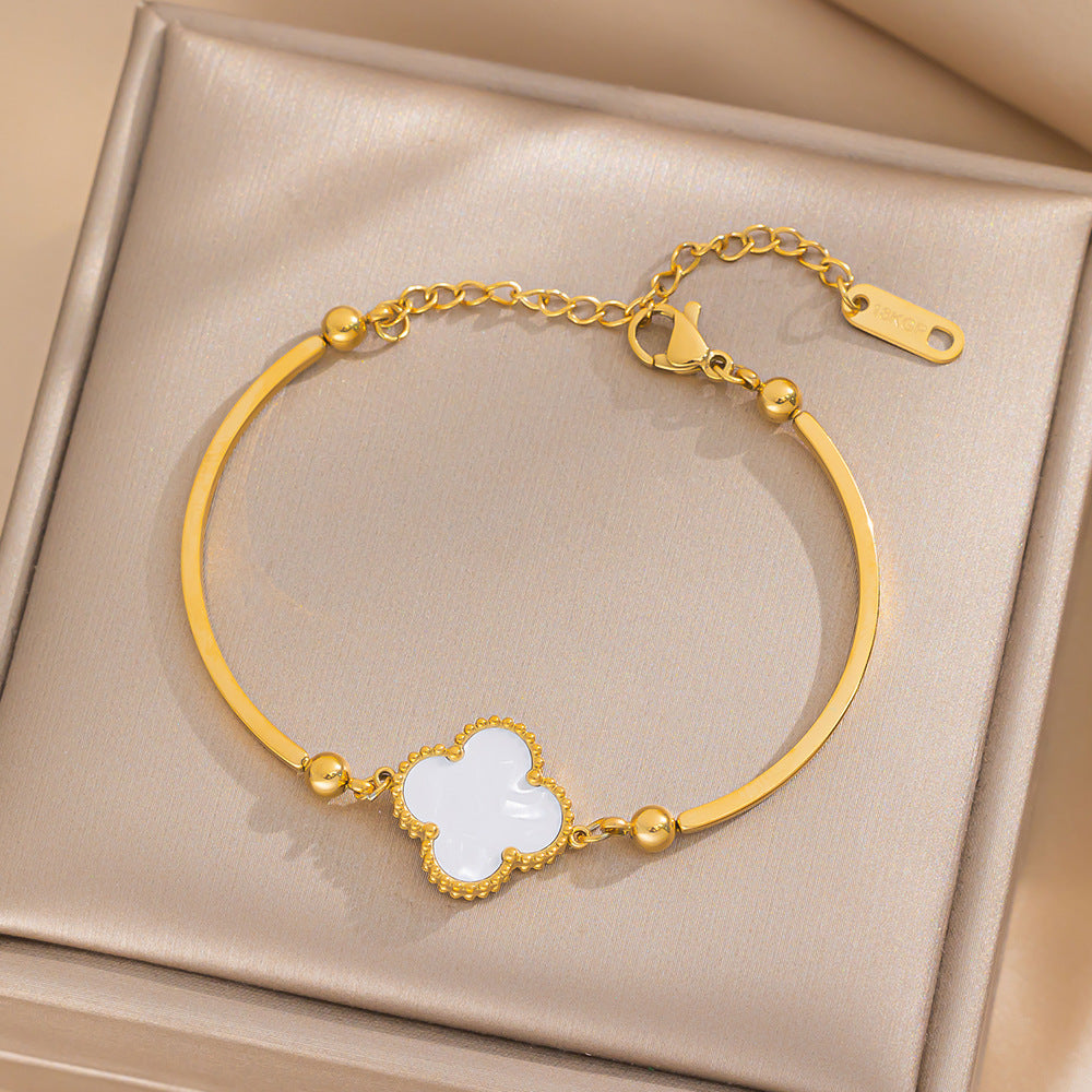 Bracciale minimalista di tendenza con quadrifoglio da donna in acciaio al titanio con placcatura in oro 18 carati Finitura ipoallergenica e resistente allo sbiadimento