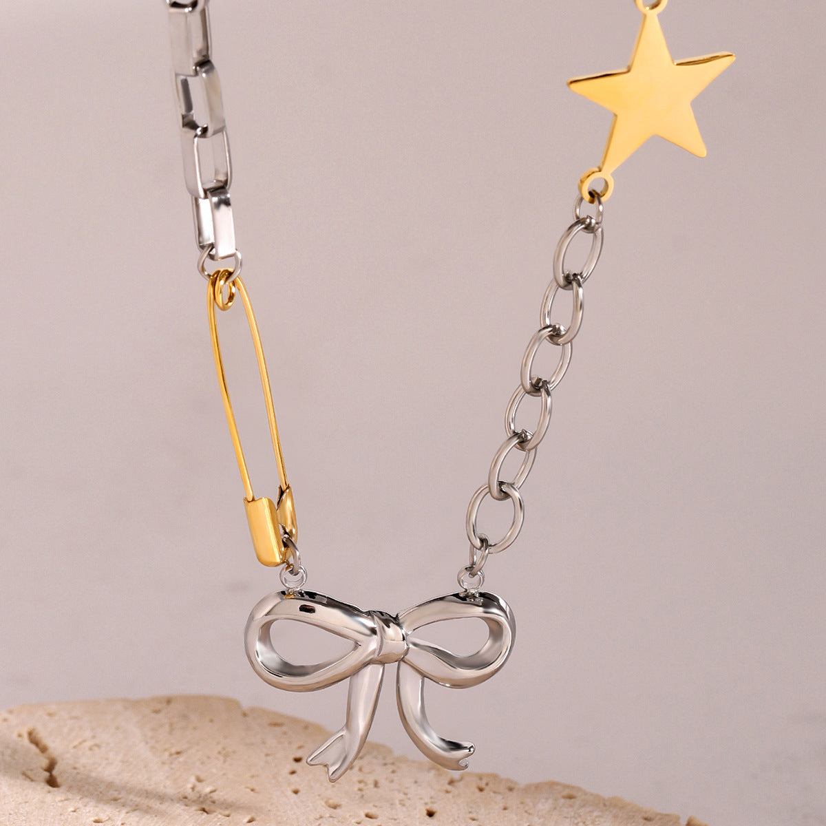 Collana con Pendente a Fiocco in Acciaio Inossidabile Bicolore alla Moda da Donna