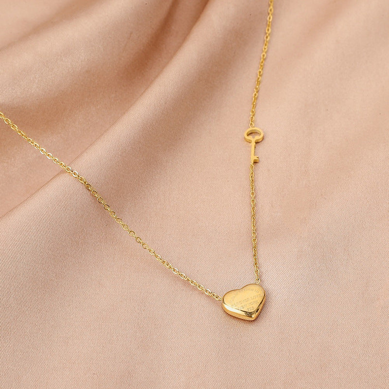 Collana con ciondolo a cuore in titanio minimalista e carino con finitura placcata da donna, design a catena ondulata