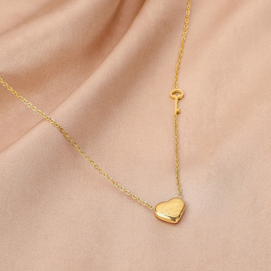 Collana con ciondolo a cuore in titanio minimalista e carino con finitura placcata da donna, design a catena ondulata
