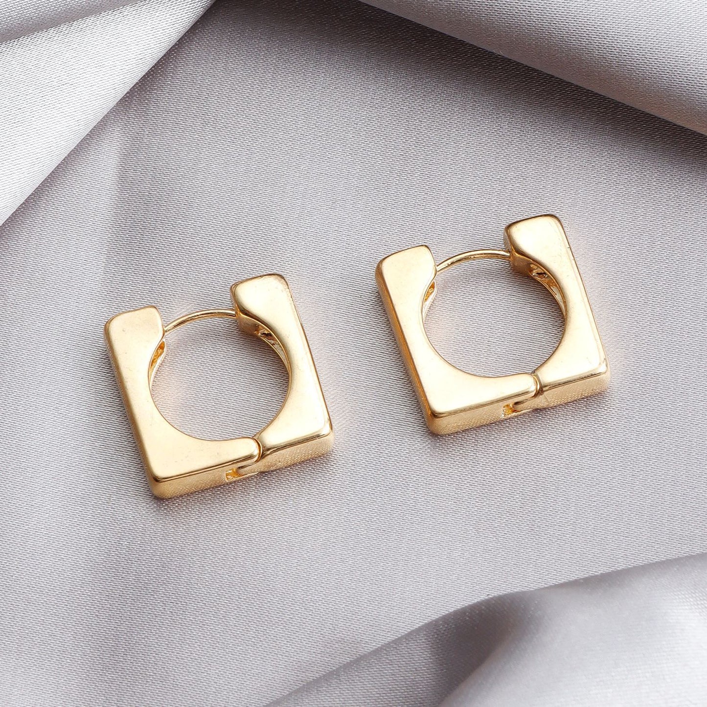 Pendientes de aro cuadrados minimalistas de aleación con diseño geométrico calado para mujer