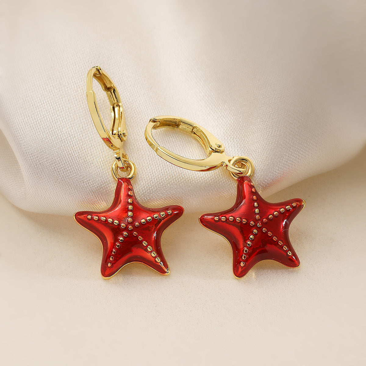Orecchini in rame smaltato a forma di stella minimalista da donna con placcatura in oro 18 carati