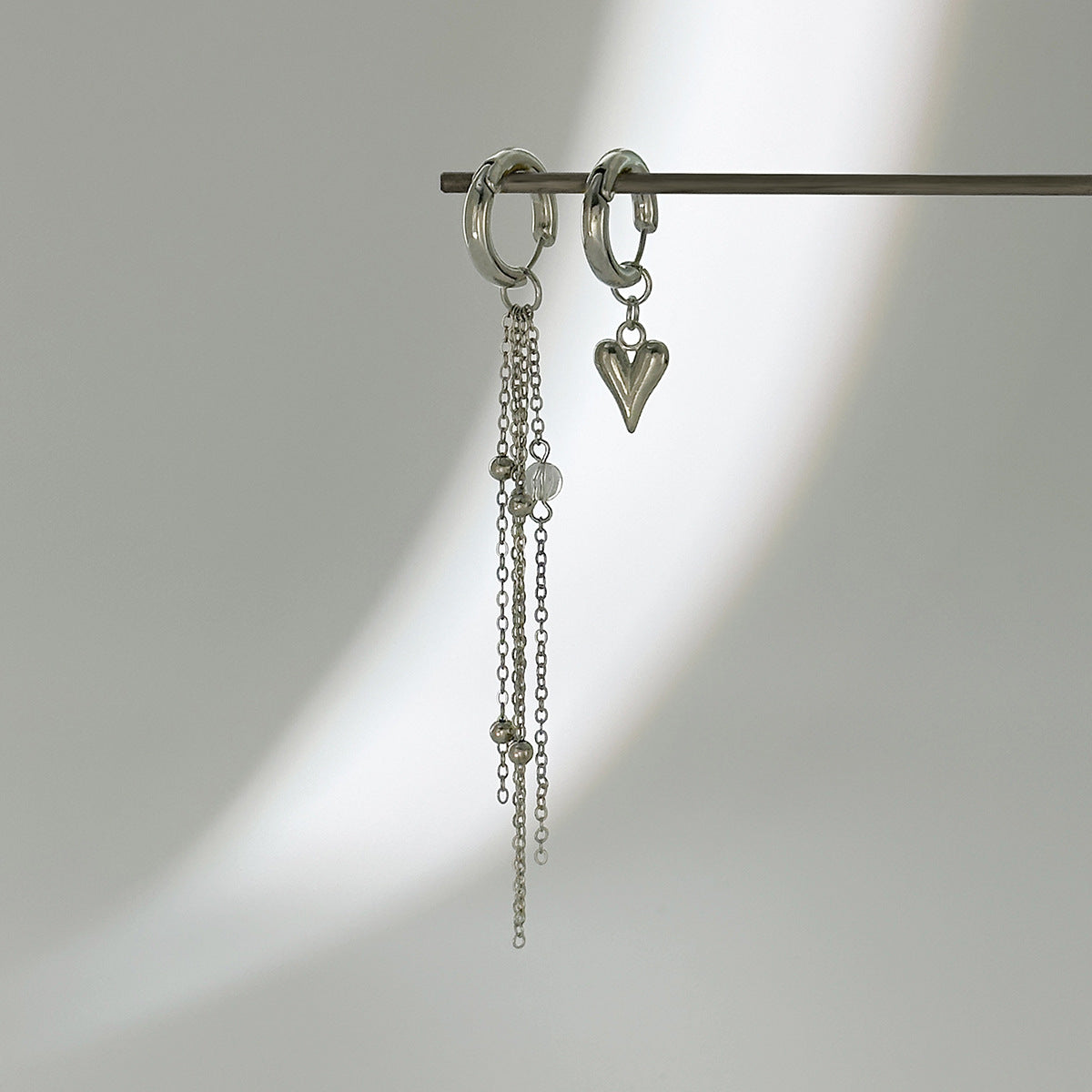 Minimalist Elegant Heart Shape Iron Plated Faux Pearl Tassel Asymmetric Long Earrings for Women