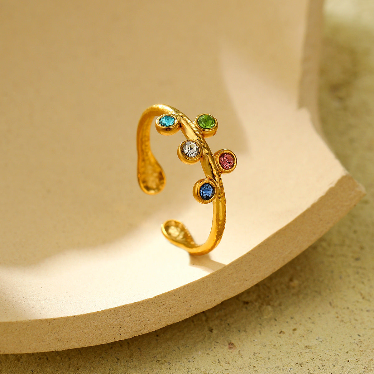 Anillo redondo vintage de acero inoxidable extragrande con diamantes de imitación de colores y acabado chapado para mujer