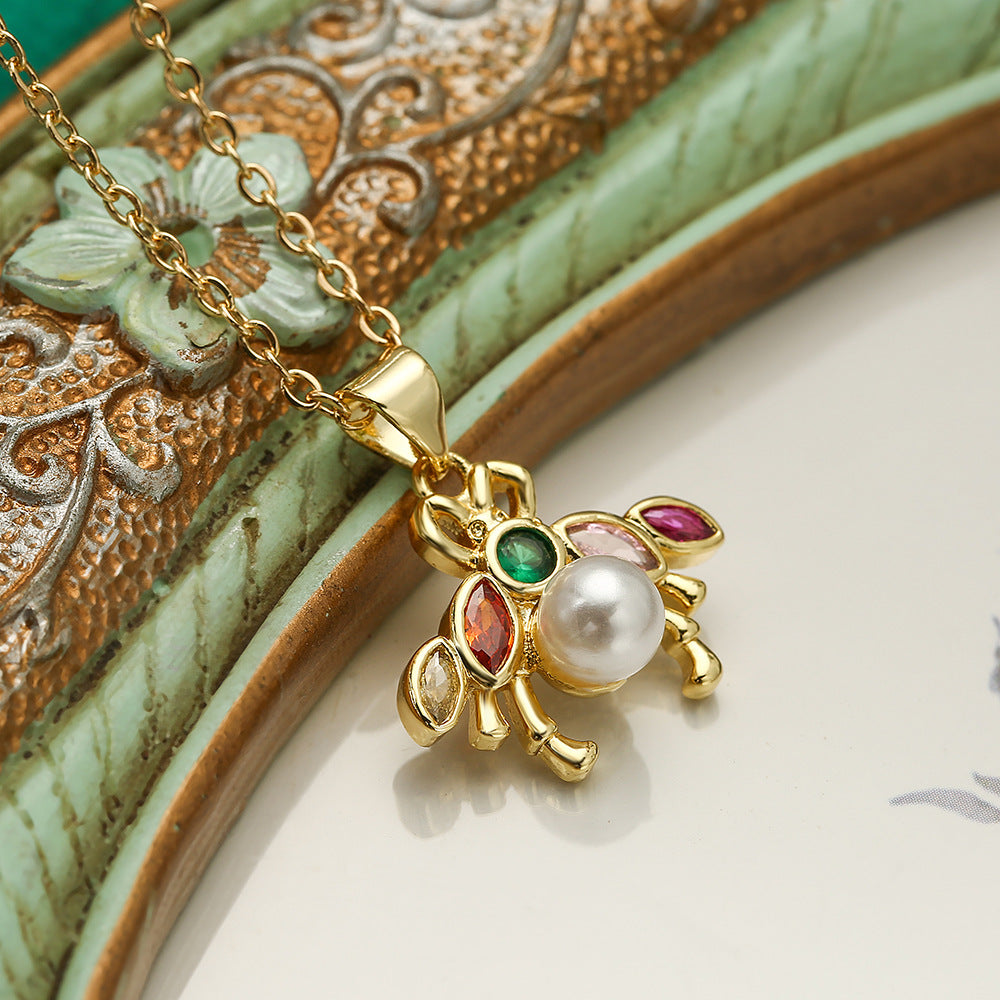 Collana con ciondolo a forma di ape e libellula geometrica minimalista da donna in ottone con placcatura in oro e intarsio in zircone